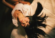 Respondiendo a las preguntas de la masturbación compulsiva Chica masturbándose