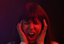 Aprender a controlar la ira Chica gritando