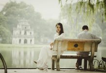 Afrontar la ruptura Pareja tras ruptura en un banco